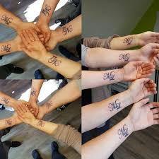Les frères et sœurs sont tout simplement trop précieux pour être gaspillés. L Atelier De Tity Un Tattoo En Commun Pour Une Fratrie De 5 Freres Et Soeurs Facebook