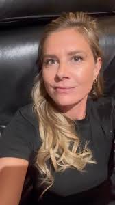 Na een lange draaidag of show voelen mijn benen soms loodzwaar... En ik ben  niet alleen. Ik heb het (voorlopig nog) niet, maar meer dan 7 op de 10  mensen hebben last van chronische veneuze ziekte