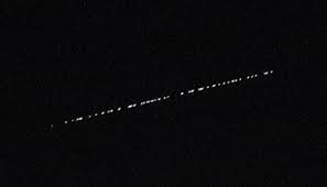 Leonel hace de guía hacia el hangar de pruebas, por áreas y pasillos de un blanco y una asepsia dignos de un quirófano. Tren De Satelites El Espectaculo Espacial Que Se Vio En Varias Partes Del Pais