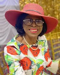 Cynthia Pratt's Instagram, Twitter & Facebook