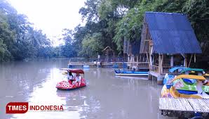 Waduk jatiluhur ini merupakan salah satu objek tempat wisata di purwakarta yang paling populer dan sering ramai dikunjungi baca juga : Yuk Bersantai Di Waduk Lecari Banyuwangi Times Indonesia