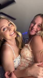 Capturing Senior Year: Stunning Picture Ideas with Friends