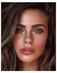 Lisa Edson's Instagram, Twitter & Facebook