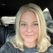 Jennifer Cusick's Instagram, Twitter & Facebook