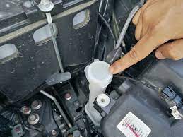 Sebanyak 50 peratus kegagalan pramatang bateri kereta disebabkan kekurangan air semasa pengecasan berlaku. 10 Panduan Mudah Untuk Periksa Kenderaan Sebelum Pergi Bercuti Libur