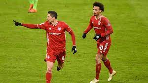 Somehow he managed to head the ball off the woodwork twice, from the same corner. Lewandowski Und Neuer Sorgen Fur Bayern Sieg Gegen Wolfsburg Nach Ruckstand Eurosport