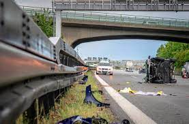 Ein arbeiter kam bei dem unfall ums leben, ein anderer wurde mit den wassermassen . den ganzen artikel lesen: Stuttgart Und Baden Wurttemberg Unwetter Im Land Ein Toter Auf Der A 81 Stuttgart Stuttgarter Zeitung