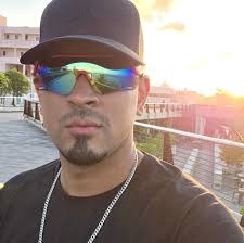 I have a problem with 4th gear going to 5th gear (it kicks). The mechanic  told me it's the valve train. Does it need to be adjusted or have we not put