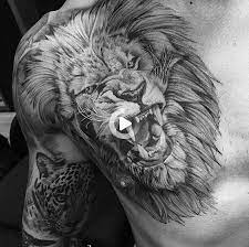 Tattoo Lowe Symbolik Und Attraktive Designs Fur Beide Geschlechter In 2021 Cool Tattoos Lion Chest Tattoo Lion Forearm Tattoos