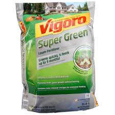 Vigoro Super Green 5 000 Sq Ft Lawn Fertilizer 62200 1 The Home Depot Lawn Fertilizer Green Lawn Lawn