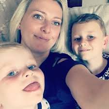 Vicky Phillips Palmer (@VicP29)