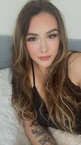 Jennifer Bunner's Instagram, Twitter & Facebook