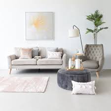 Dalam buku color in interior design karya john pile menyebutkan bila warna jadi fokus penting dalam desain interior. 7 Warna Cat Ruangan Tamu Yang Sejuk Blog Ruparupa
