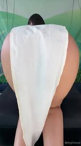 Watch online Betty Franco aka Bettyfranco OnlyFans - Chel shaking her ass  on your face or all the gold in El dorado on X-video