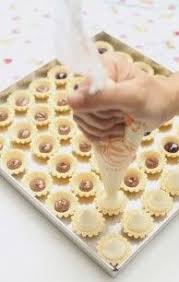 Rasa yang garing di luar namun lemak manis di dalam, sanggup tahan godaannya? Resepi Cheese Tart Blueberry Nutella Buncit Lorekan Emoji Paling Mudah Aneka Resepi Mudah Dan Sedap Di 2020 Makanan Tar Makanan Dan Minuman