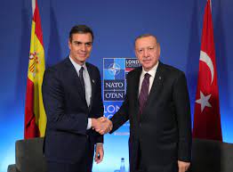 İspanya başbakanı rajoy, katalonya hükümetini görevden aldıklarını, parlamentonun feshedildiğini ve katalonya'da erken seçimlerin 21 aralık'ta düzenleneceğini söyledi. T C Iletisim Baskanligi On Twitter Cumhurbaskanimiz Rterdogan Ispanya Basbakani Pedro Sanchez Ile Video Konferans Gorusmesi Gerceklestirdi Turkiye Ispanya Iliskilerini Derinlestirecek Ve Guclendirecek Adimlarin Ele Alindigi Gorusmede Bolgesel