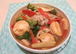 Merupakan masakan bugar perpaduan dari sebagian macam sayur, daging serta tahu. Cara Meracik Sapo Tahu Ayam Mudah