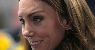 Kate Middleton fait une pause dans ses vacances en famille pour apparaître  dans une contrée littéralement magique