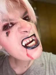 Hey did a look it's like a vampire eboy what you guys think. I forgot how  much fun this is