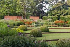 The Gardens Of Tom Stuart Smith In Pictures Tom Stuart Smith Garden Design Stuart Smith