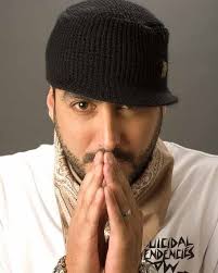 Carlos Julio Molina, mejor conocido como dj trece o Tony armas o Johnny  flecha. Cantante, productor y actor Nació en la ciudad de new York Estados  Unidos, el 15 de junio de