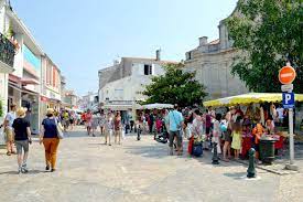 As the largest city on the island, it is widely considered to be the island's main city. Accueil Site Officiel De La Ville De Saint Pierre D Oleron