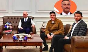 Süleyman özışık , ekonomik koşullardan ötürü eğitimine devam edemeyince i̇stanbul 'a gelerek çocuk yaşta iş hayatına atıldı. 7cnlxazc3zd Fm