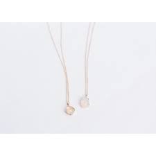 七色に光るオパールネックレスʕ ʔ cuicui キュイキュイ ジュエリー アクセサリー jewelrygram jewelryoftheday tinyjewelry delicatejewelry opal opal necklace gold necklace jewelry