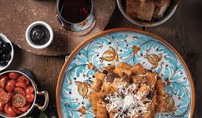 Spaghetti all'eoliana ricetta siciliana, primo piatto semplice e veloce, ricetta in pochi minuti, primo profumato con pomodori e pesto alle mandorle, idea veloce per pranzo o cena. Ricette Facili E Veloci Di Primi Piatti Al Sapore Di Sicilia