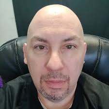 That's a old ass man dawg. He wasn't finna do shyt🤣🤣🤣 weirdo.