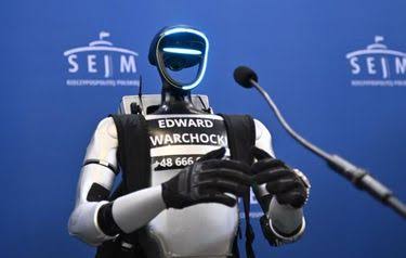 Robot Edward Warchocki causa furor en Polonia como influencer | VIDEO-  Grupo Milenio