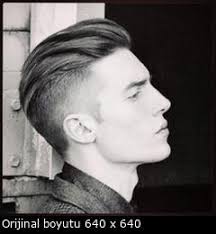 Yanlar kısa üstler uzun en çok tercih edilen model olup yeni bir saç şekli arayan erkekler için de oldukça ideal bir saç kesimidir. Yeni Nesil Sac Modeli Usler Uzun Yanlar Kisa Olaniniz Varmi