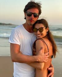 De wikipedia, la enciclopedia libre. El Emotivo Festejo Del Cumpleanos 42 De Pampita Ardohain Junto A Sus Hijos Y Roberto Garcia Moritan