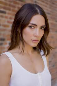 Do y'all think Ella Lentini who is the actor for Hannah and Beth came back  for the prologue : r/untildawn