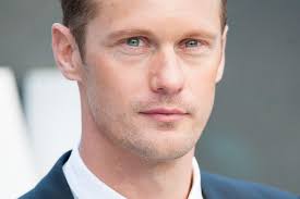 His mother is my skarsgard and his father is swedish actor stellan skarsgard, who has appeared in such films as the. Hilfe Alexander Skarsgard Tragt Jetzt Glatze Brigitte De