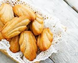Recette De Madeleines Legeres A L Amande Recette Recette Madeleine Recette Madeleine Facile