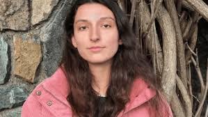 Sarah Archambault's Instagram, Twitter & Facebook