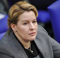 Gegenstand der vorliegenden arbeit sind die möglichkeiten und grenzen der politik der europäischen kommission zur beteiligung der zivilgesellschaft. Franziska Giffey Droht Ihr Doch Noch Der Entzug Des Doktortitels Welt