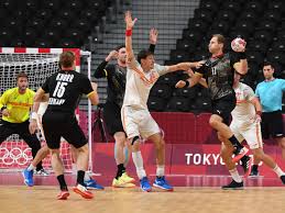 Fünf spieltage vor saisonschluss fiel der thw mit 59:7 punkten einen zähler hinter tabellenführer sg flensburg. Handball Bei Olympia Deutschland Verliert Im Auftaktspiel Gegen Effektive Spanier Handball