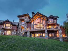 Although the presented house made of natural stone corresponds to the modern direction of housing construction, designers and architects stylized it for the main windows of the cottage overlook the courtyard. 10 Shingle Style Homes Exterior And Interior Examples Ideas Photos Home Stratosphere