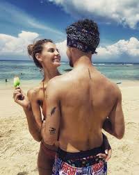 Vescan, cuza (noaptea tarziu) muzica/productie: Cine Este Cuza Regele Parodiilor Muzicale De Pe Youtube Se IubeÈ™te Cu Ramona Olaru De La Neatza Click Mobile