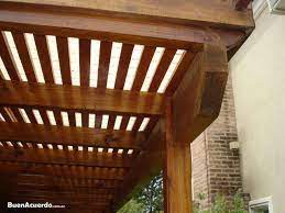 Alternativas de pisos para el exterior hay muchas, pero una que sin duda da un aspecto natural y armónico con el entorno es el deck de madera, un piso de tablas muy estable y duradero que se ve muy bien en patios pequeños, terrazas o como zonas de tránsito en el jardín. Pin En Techos Terraza