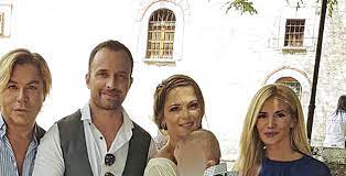 Ο γιώργος λιανός μας δείχνει για πρώτη φορά την κουκλα σύντροφο. Me Th Nea Syntrofo Toy O Lianos Sth Baftish Opoy Htan Nonos Espresso