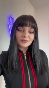 Reacția când ne-am dat seama că vine VINEEERI!🔥Site-ul e pe cale să  explodeze, tu ești pregătit?@BEATRICE BORDIEANU MUA #pentrutine  #fyp#foryou#romania#vinerilansam#siteulvine #viral2025 ...