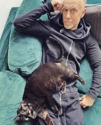 The boy who got superpower from his cats. Metal Cats