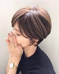 いいね 3 882件 コメント21件 yuriさん yuricookie のinstagramアカウント ゴールドのお花のイヤリング ぐるぐるの白い玉がついてて カジュアルに合わせられて 夏っぽくてかわいい earring m ヘアスタイリング ヘアカット ショートのヘア