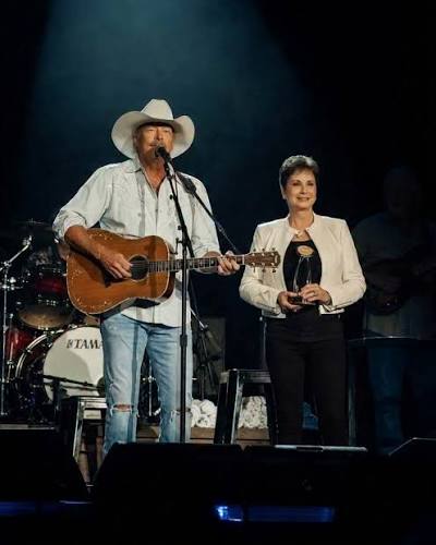 Alan Jackson stopped the greatest country song in history to do THIS. , Alan Jackson was closing out a massive tribute to George Jones with his legendary hit, "He Stopped Loving Her Today.", But right ...