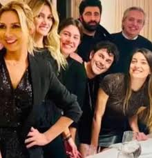 Redacción vía salta elena cornejo , esposa del gobernador de salta, gustavo sáenz , dio positivo por coronavirus, por lo que el mandatario salteño se aislará una vez más por ser contacto estrecho. T9sd6ul5bxn3om