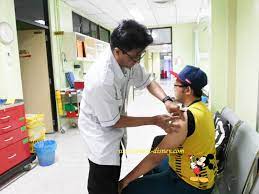 18 kes telah diambil kpdnkk keningau terhadap peniaga atas pelbagai kesalahan yang dilakukan di bawah akta kawalan harga antipencatutan 2011(13 kes), akta perihal dagangan 2011 (2 kes) dan akta timbang dan sukat 1972 (3 kes). Teman Anak Ambil Suntikan Tifoid Typhoid Injection Hi Meed Di Sini
