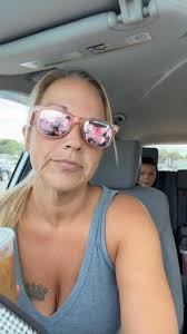 Happy Thursday ♥️ Love from Boston💚 You heard the kids- Remember it costs  NOTHING to be KIND 💫